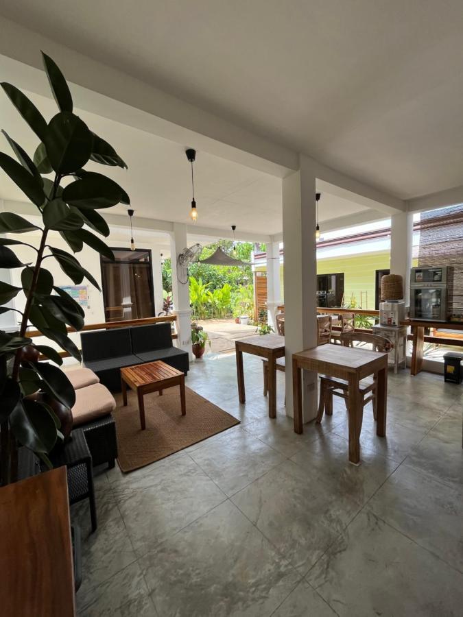 Hutch Lodging House El Nido Exterior photo